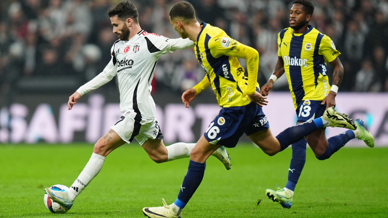 Sergen Yalçın Fenerbahçe derbisi öncesi Rafa Silva’yı terapiye aldı! Sergen Yalçın Fenerbahçe derbisi öncesi Rafa Silva’yı terapiye aldı!